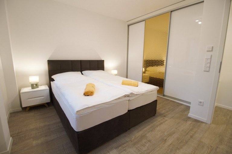 Schlafzimmer 1 Karlsruhe Erdgeschosswohnung Business-Apartment Dora mit gro�er Terrasse in Durlach