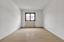 Schlafzimmer (Ist-Zustand) Rohdiamant: Sanierungsbed�rftiges Reihenendhaus in toller Lage