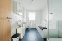Badezimmer 1 Gro�z�gige 4-Zimmer-Wohnung in beliebter Lage von Stutensee