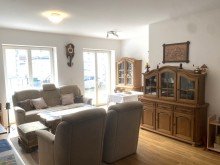 Wohn-Esszimmer 2021 saniert: Wundersch�ne 2-Zimmer-Wohnung mit Terrasse und Gartenanteil in Bischweier