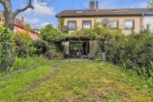 Garten Rohdiamant: Sanierungsbed�rftiges Reihenendhaus in toller Lage