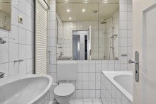 Badezimmer OG Rohdiamant mit vielen Optionen: Zweifamilienhaus mit Ausbaupotenzial und gro�em Grundst�ck