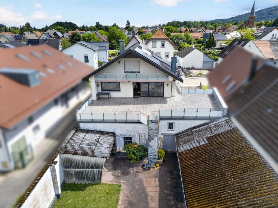 Vogelperspektive Dachterrasse Mehrfamilienhaus Bischweier