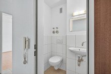 WC Bezugsfrei: Helle 2-Zimmer-Wohnung in Karlsruhe-Daxlanden mit Loggia und Stellplatz