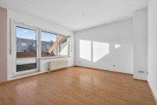 Wohnzimmer Sofort beziehbar: Helle 2-Zimmer-Wohnung mit Dachterrasse in Neureut-Kirchfeld