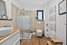 Badezimmer Einziehen und wohlf�hlen: Energieeffizientes Reihenendhaus in guter Lage von KA-Gr�nwinkel