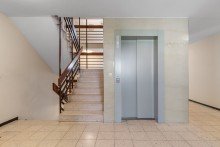 Treppenhaus Rohdiamant: Tolle 3-Zimmer-Wohnung mit Blick auf die Alb