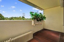 Balkon Wohnzimmer Gro�z�gige 2-Zimmer-Wohnung mit zwei Balkons und Tiefgaragenstellplatz