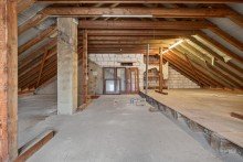 Dachgeschoss Rohdiamant mit vielen Optionen: Zweifamilienhaus mit Ausbaupotenzial und gro�em Grundst�ck