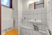 G�ste-WC Rohdiamant: Sanierungsbed�rftiges Reihenendhaus in toller Lage