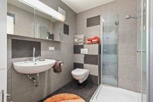 Bad 2 Barrierefrei betretbare, neuwertige Traumwohnung im Herzen von Karlsruhe-Gr�tzingen