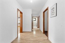 Flur Lichtdurchflutete 3-Zimmer-Wohnung mit Loggia und TG-Stellplatz