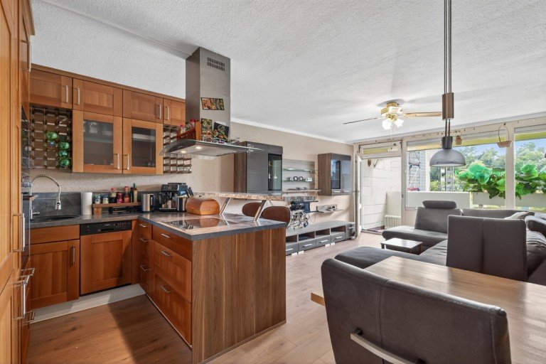 K�che, Wohn-und Essbereich Durmersheim Etagenwohnung Gro�z�gige 2-Zimmer-Wohnung mit zwei Balkons und Tiefgaragenstellplatz