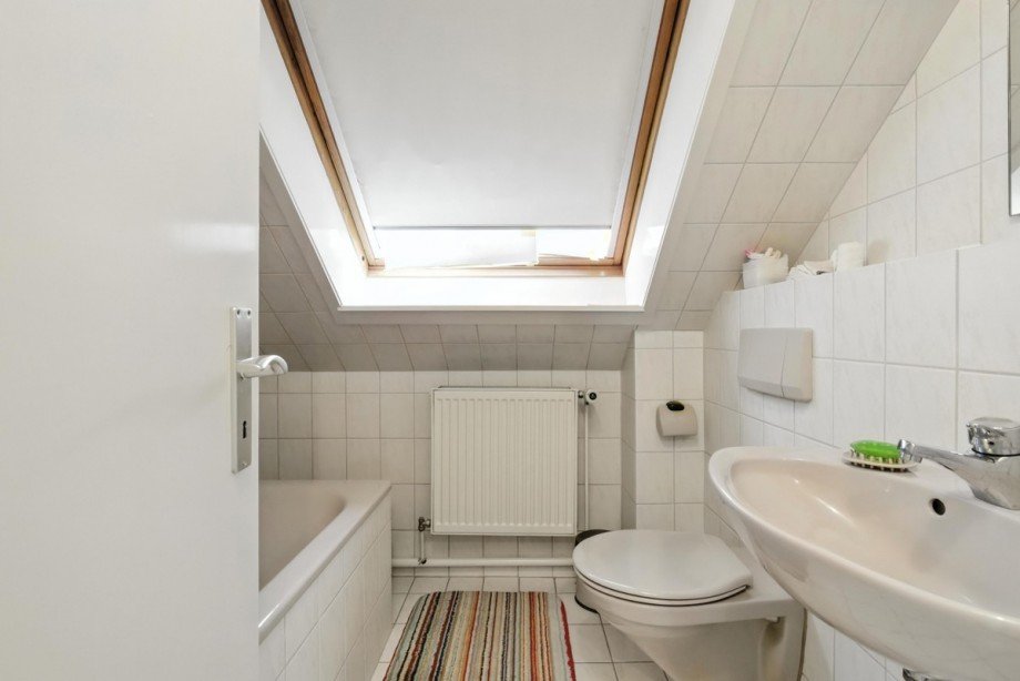 Bad im DG Mehrfamilienhaus Ettlingen / Sch�llbronn