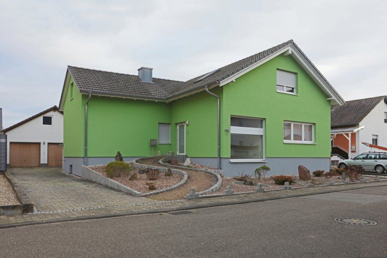 Au�enansicht 1 Karlsdorf-Neuthard / Neuthard Einfamilienhaus Wundersch�nes Einfamilienhaus mit Nebengeb�ude auf gro�em Grundst�ck