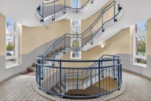 Treppenhaus Renditegl�ck f�r Einsteiger: Neuvermietbares, modernisiertes Studenten-Apartment in Landau