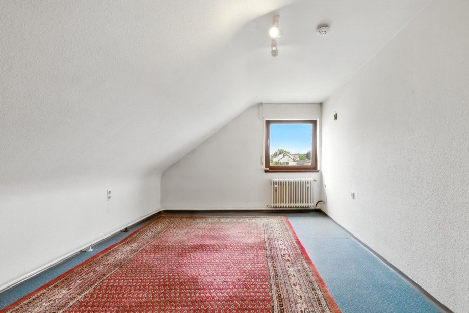 Zimmer 2 im DG Mehrfamilienhaus Ettlingen / Sch�llbronn
