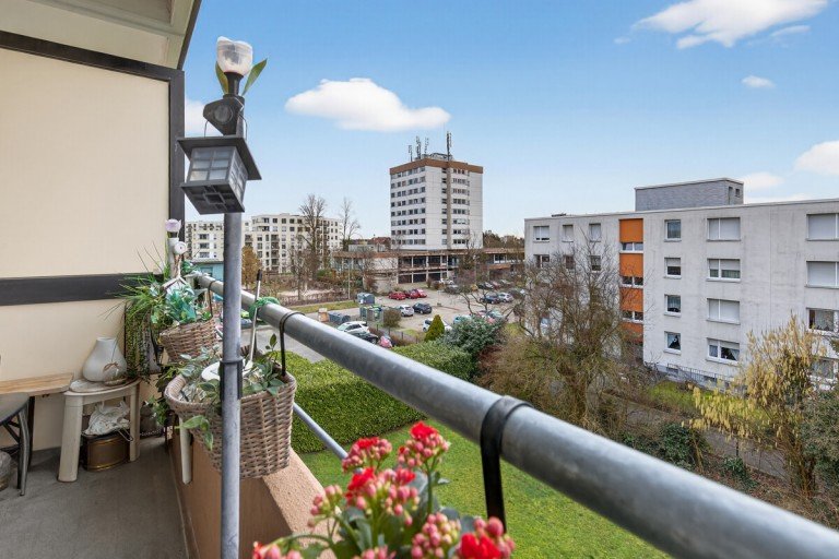 Ausblick Karlsruhe Etagenwohnung Clever investieren in Karlsruhe - vermietete 1-Zimmer-Wohnung mit Balkon & Stellplatz
