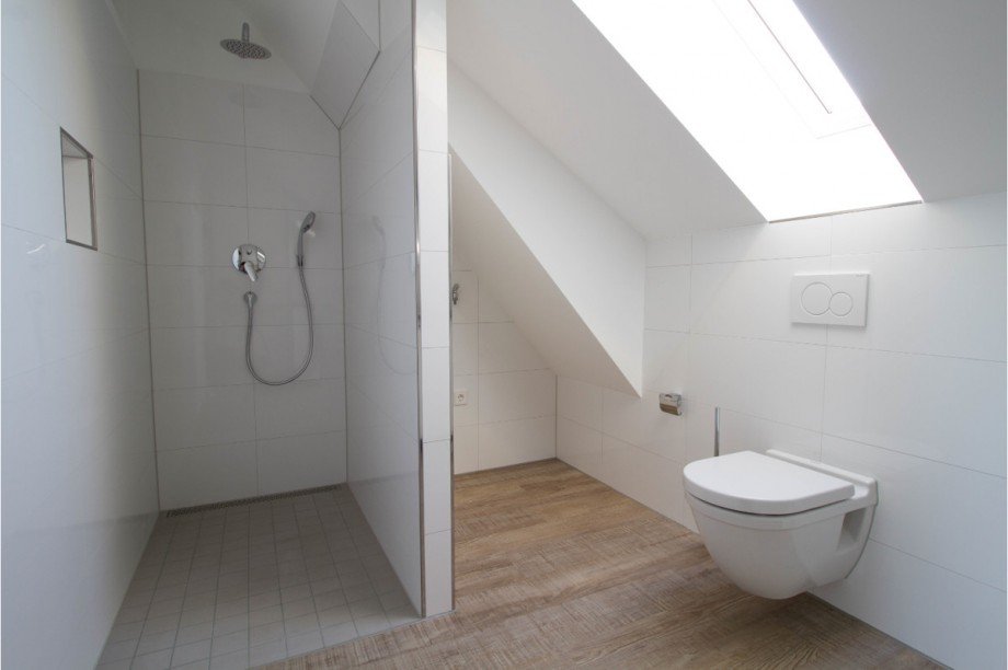 Bad A Dachgeschosswohnung Karlsruhe