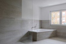 Bad OG Erstbezug nach Kernsanierung: Loftartige 2-Zimmer-Wohnung mit hochwertiger Ausstattung