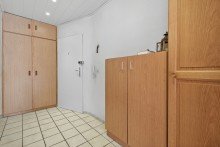 Eingangsbereich Bezugsfrei: 2-Zimmer-Wohnung nahe der Karlsruher FH mit zwei Balkonen und PKW-Stellplatz