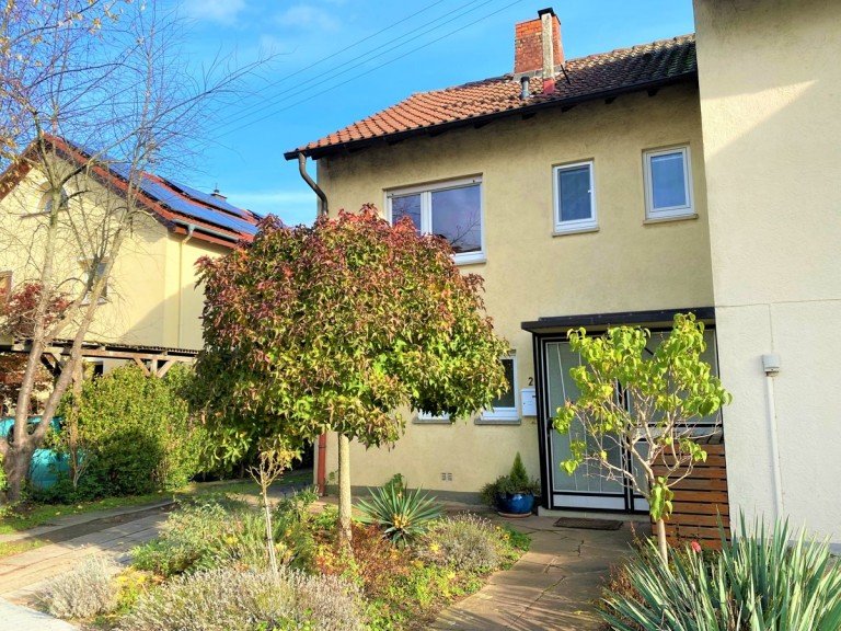 Au�enansicht 1 Karlsruhe Reihenendhaus Rohdiamant: Sch�nes Reihenendhaus mit gro�z�gigem Garten
