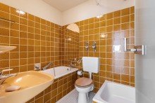Badezimmer Rohdiamant: Tolle 3-Zimmer-Wohnung mit Blick auf die Alb