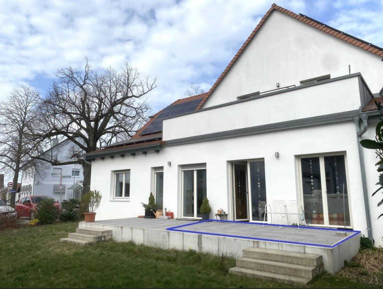 Terrassen Bischweier Erdgeschosswohnung 2021 saniert: Wundersch�ne 2-Zimmer-Wohnung mit Terrasse und Gartenanteil in Bischweier