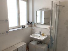 Badezimmer 2021 saniert: Wundersch�ne 2-Zimmer-Wohnung mit Terrasse und Gartenanteil in Bischweier