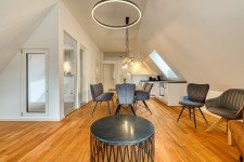 Hauptbild Möbliertes Wohnen auf Zeit: Großzügige 2-Zimmer-Wohnung im Herzen der Ettlinger Altstadt