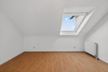 Schlafzimmer Sofort beziehbar: Helle 2-Zimmer-Wohnung mit Dachterrasse in Neureut-Kirchfeld
