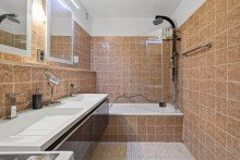 Badezimmer Gro�z�gige 2-Zimmer-Wohnung mit zwei Balkons und Tiefgaragenstellplatz