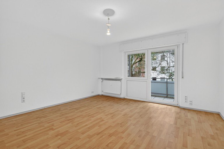 Wohnzimmer Karlsruhe Etagenwohnung Bezugsfrei: Helle 3-Zimmer-Wohnung mit Balkon in Karlsruhe Durlach