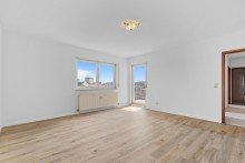 Wohn-Essbereich Sofort beziehbar: Sch�ne 2-Zimmer-Wohnung mit Balkon und Tiefgaren-Stellplatz in KA-M�hlburg