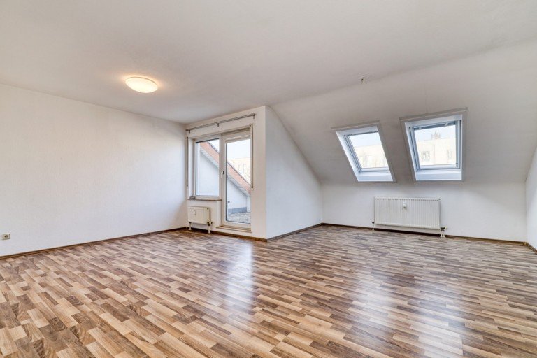 Wohn- und Essbereich Karlsruhe / Neureut Dachgeschosswohnung Sofort beziehbar: Helle 2-Zimmer-Wohnung mit Dachterrasse in Neureut-Kirchfeld
