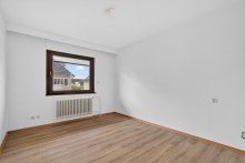 Zimmer 2 OG Rohdiamant mit vielen Optionen: Zweifamilienhaus mit Ausbaupotenzial und gro�em Grundst�ck
