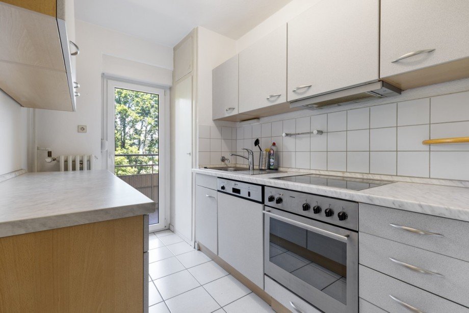 K�che mit EBK Etagenwohnung Karlsruhe