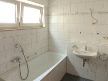 Bad B Frisch renoviert, direkt beziehbar: Sch�ne 3-ZW in Karlsruhe Durlach