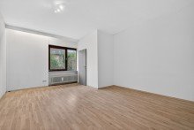 Zimmer 5 OG Rohdiamant mit vielen Optionen: Zweifamilienhaus mit Ausbaupotenzial und gro�em Grundst�ck