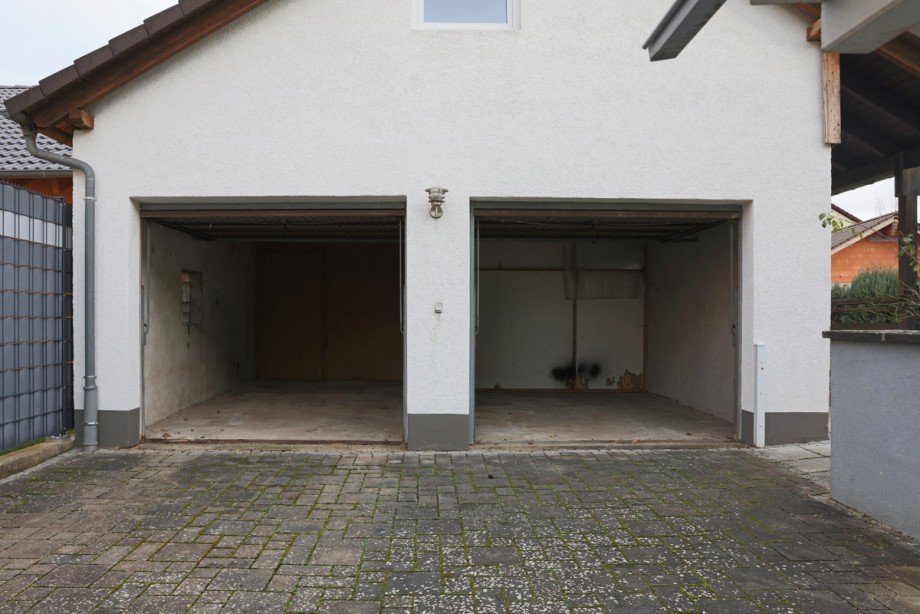 Garagen u. Nebengeb�ude Einfamilienhaus Karlsdorf-Neuthard / Neuthard