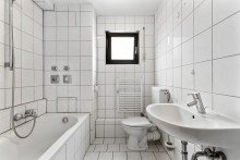 Badezimmer Lichtdurchflutete 3-Zimmer-Wohnung mit Loggia und TG-Stellplatz
