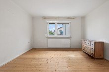 EG, Vorderhaus Gro�z�giges Geb�udeensemble auf weitl�ufigem Grundst�ck im Ortskern von Bischweier