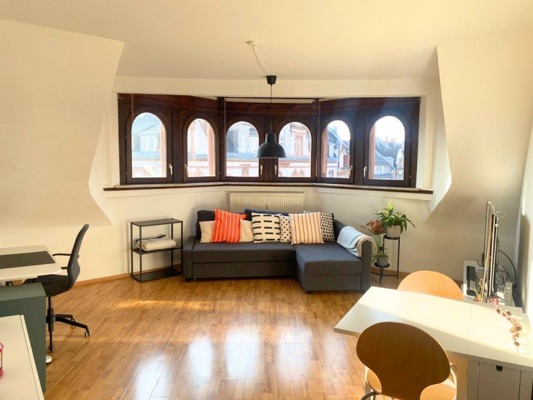 Wohnzimmer Karlsruhe Dachgeschosswohnung Lichtdurchflutete 2-Zimmer-Wohnung mit einzigartigem Ausblick �ber die S�dweststadt