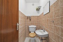 G�ste-WC Gro�z�gige 2-Zimmer-Wohnung mit zwei Balkons und Tiefgaragenstellplatz