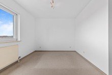 Schlafzimmer Sofort beziehbar: Sch�ne 2-Zimmer-Wohnung mit Balkon und Tiefgaren-Stellplatz in KA-M�hlburg