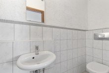 G�ste-WC Lichtdurchflutete 3-Zimmer-Wohnung mit Loggia und TG-Stellplatz
