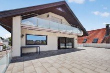 Dachterrasse Gro�z�giges Geb�udeensemble auf weitl�ufigem Grundst�ck im Ortskern von Bischweier