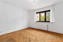 Schlafzimmer Eltern Lichtdurchflutete 3-Zimmer-Wohnung mit Loggia und TG-Stellplatz