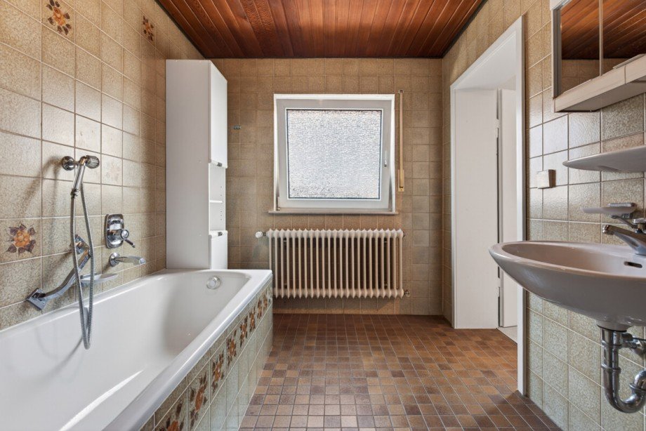 Bad, EG Vorderhaus Mehrfamilienhaus Bischweier